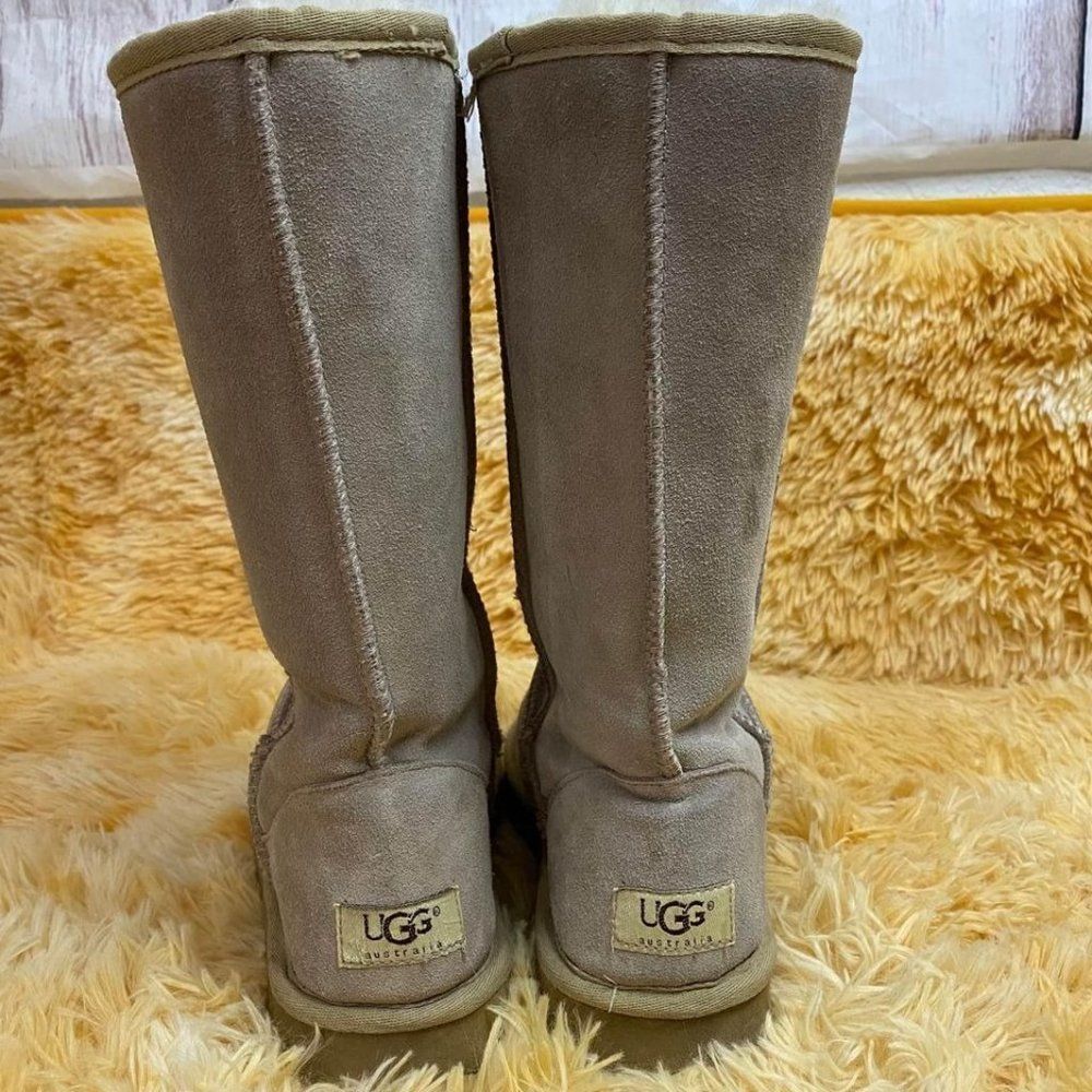 Women’s classic tall tan UGG boot size W6